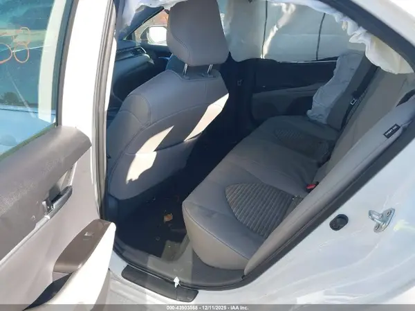 4T1G11AK5MU601402 2021 TOYOTA CAMRY - Image 8