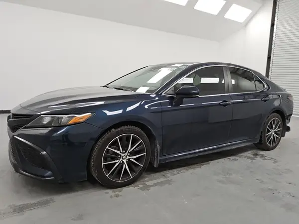 4T1G11AK5MU602162 2021 TOYOTA CAMRY - Image 1