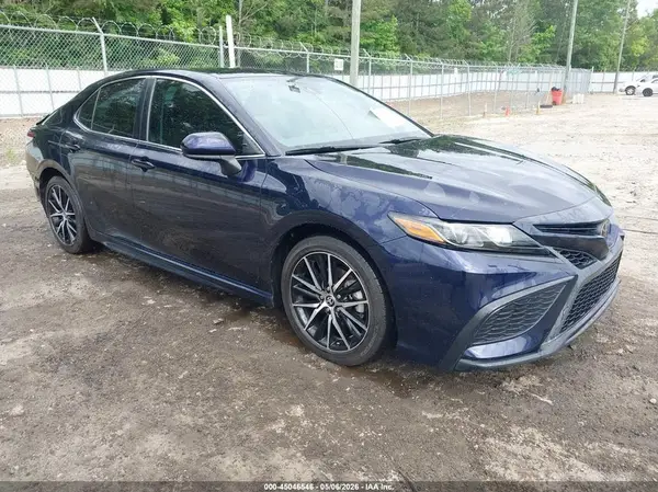 4T1G11AK5MU608432 2021 TOYOTA CAMRY - Image 1