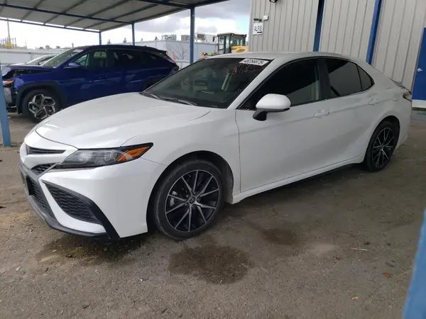 4T1G11AK5MU613971 2021 TOYOTA CAMRY - Image 1