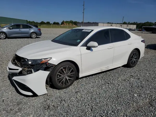 4T1G11AK5MU614876 2021 TOYOTA CAMRY - Image 1