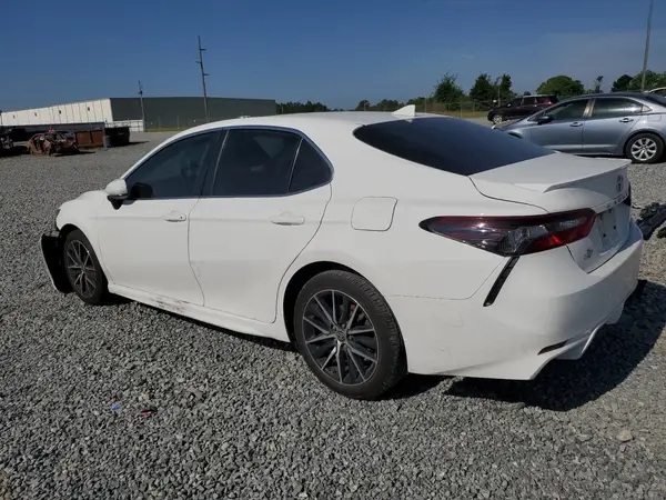 4T1G11AK5MU614876 2021 TOYOTA CAMRY - Image 2