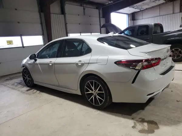 4T1G11AK5NU002310 2022 TOYOTA CAMRY - Image 2