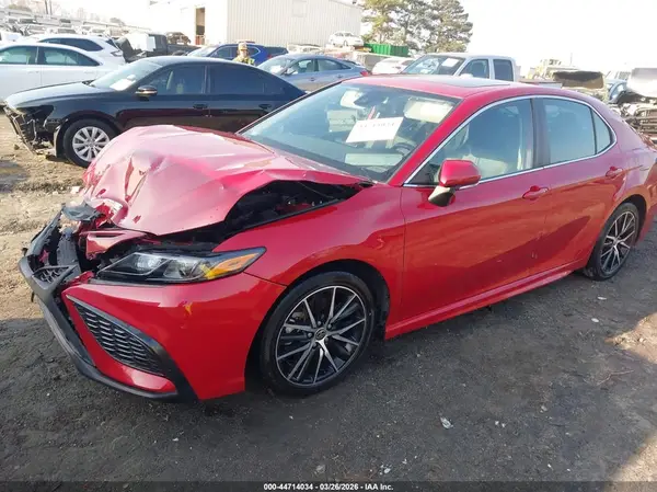 4T1G11AK5NU005059 2022 TOYOTA CAMRY - Image 2