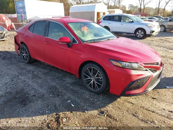 4T1G11AK5NU011038 2022 TOYOTA CAMRY - Image 1