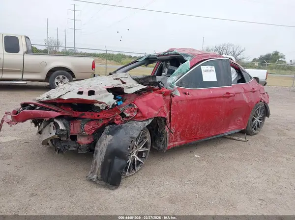 4T1G11AK5NU011606 2022 TOYOTA CAMRY - Image 2