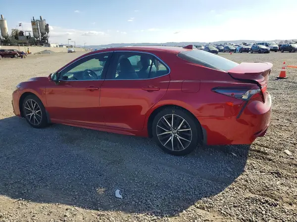 4T1G11AK5NU015560 2022 TOYOTA CAMRY - Image 2