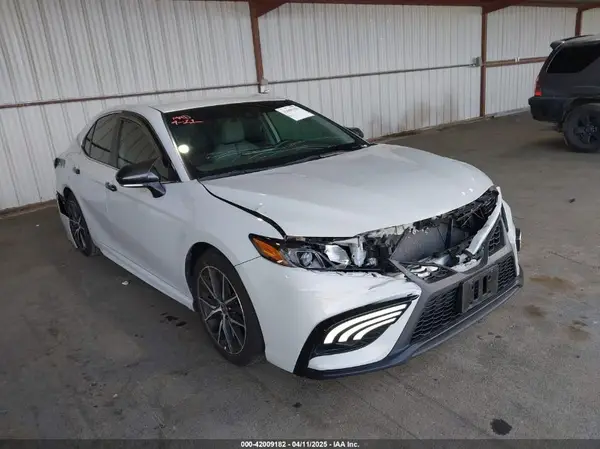 4T1G11AK5NU019057 2022 TOYOTA CAMRY - Image 1
