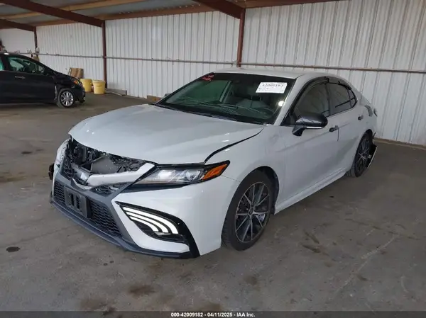 4T1G11AK5NU019057 2022 TOYOTA CAMRY - Image 2
