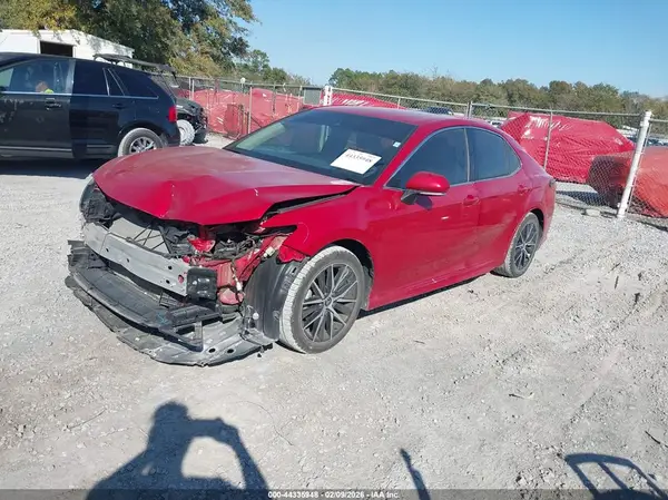 4T1G11AK5NU038465 2022 TOYOTA CAMRY - Image 2