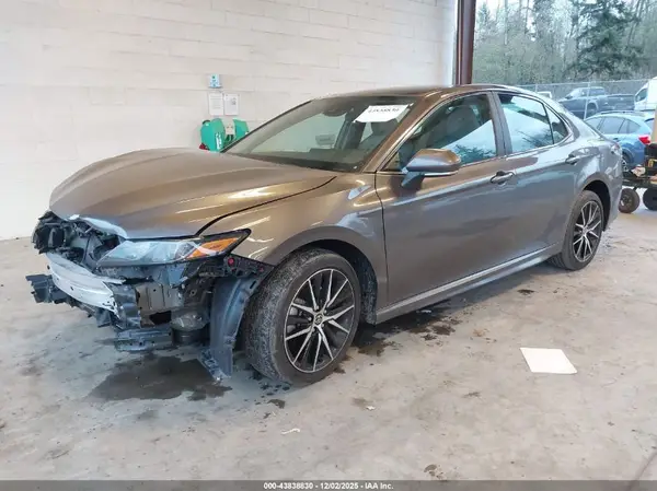 4T1G11AK5NU039714 2022 TOYOTA CAMRY - Image 2