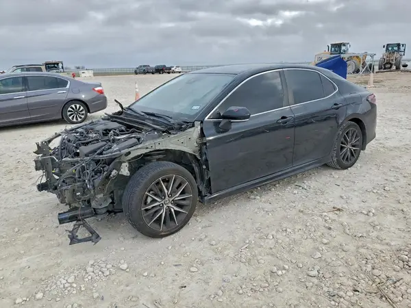 4T1G11AK5NU043682 2022 TOYOTA CAMRY - Image 1