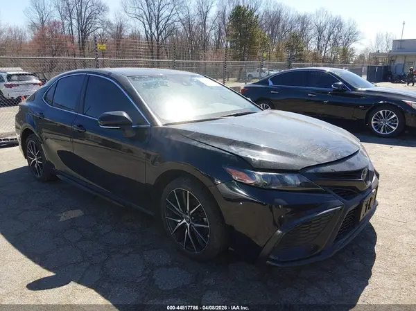 4T1G11AK5NU045674 2022 TOYOTA CAMRY - Image 1