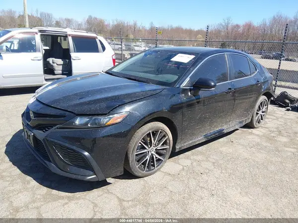 4T1G11AK5NU045674 2022 TOYOTA CAMRY - Image 2