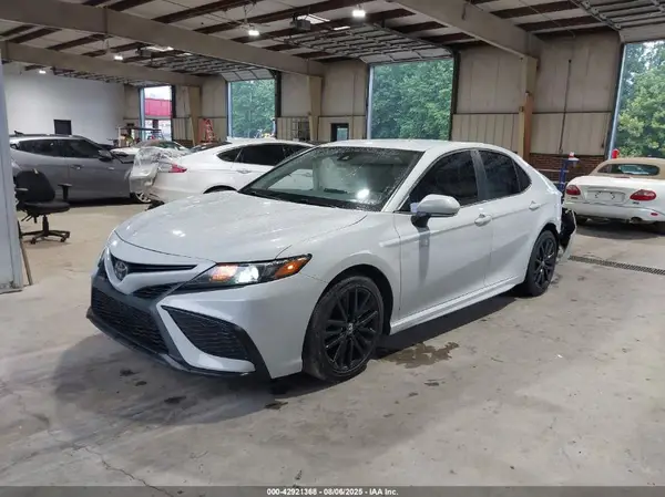 4T1G11AK5NU046520 2022 TOYOTA CAMRY - Image 2