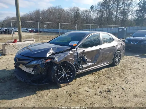 4T1G11AK5NU047019 2022 TOYOTA CAMRY - Image 2