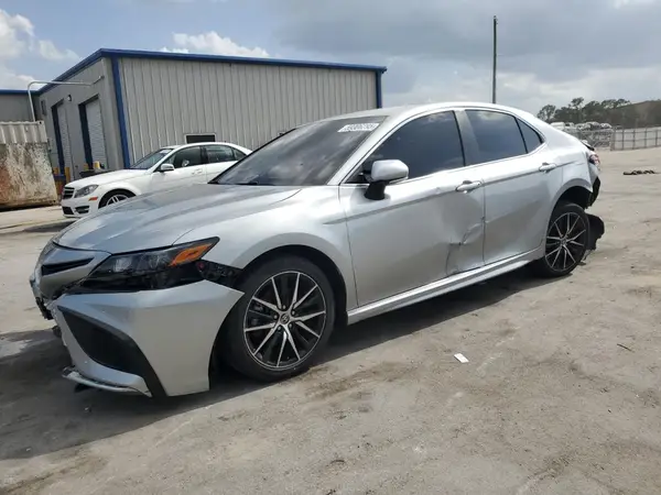 4T1G11AK5NU049661 2022 TOYOTA CAMRY - Image 1
