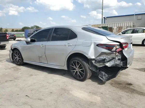 4T1G11AK5NU049661 2022 TOYOTA CAMRY - Image 2