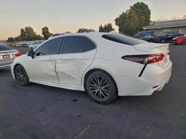 4T1G11AK5NU057579 2022 TOYOTA CAMRY - Image 2