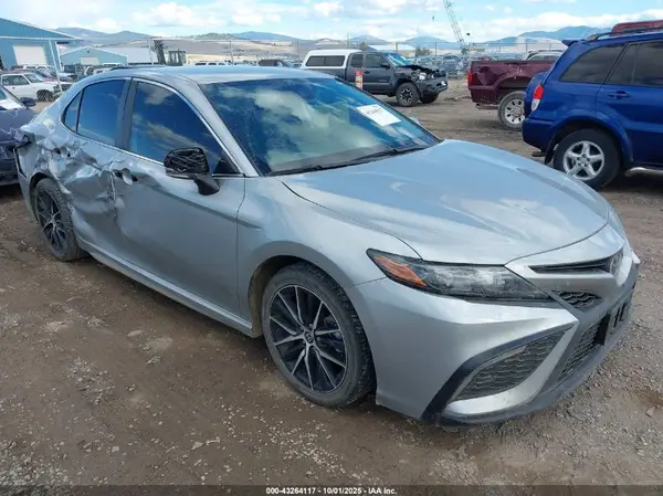 4T1G11AK5NU061681 2022 TOYOTA CAMRY - Image 1