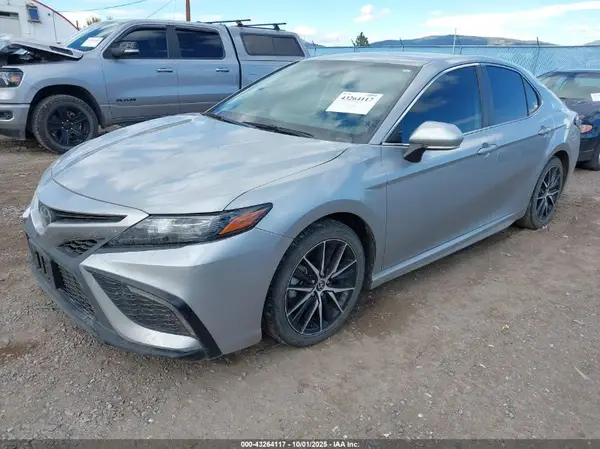 4T1G11AK5NU061681 2022 TOYOTA CAMRY - Image 2