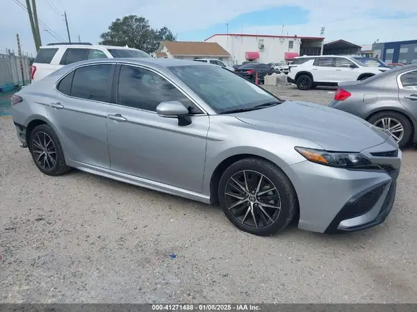4T1G11AK5NU065178 2022 TOYOTA CAMRY - Image 1