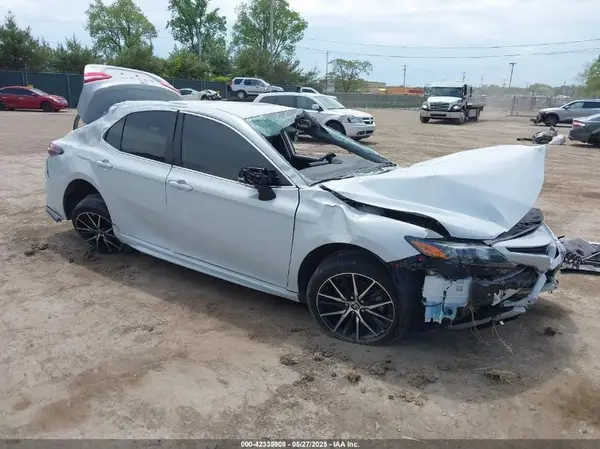 4T1G11AK5NU069120 2022 TOYOTA CAMRY - Image 1