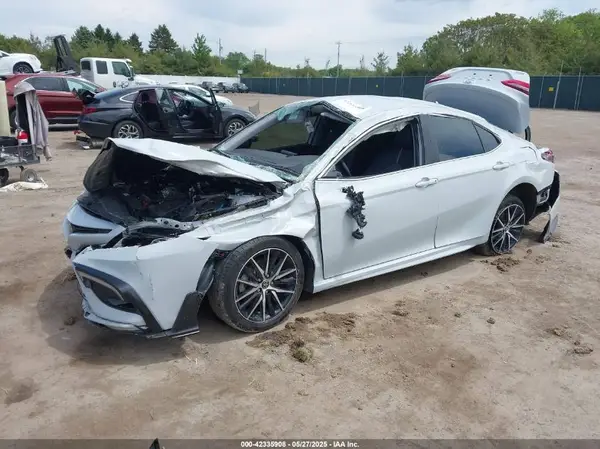 4T1G11AK5NU069120 2022 TOYOTA CAMRY - Image 2