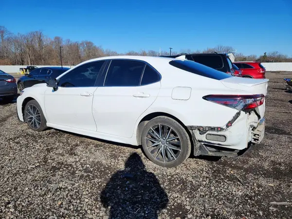 4T1G11AK5NU069442 2022 TOYOTA CAMRY - Image 2