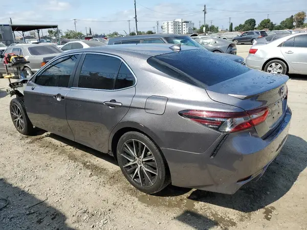 4T1G11AK5NU070915 2022 TOYOTA CAMRY - Image 2
