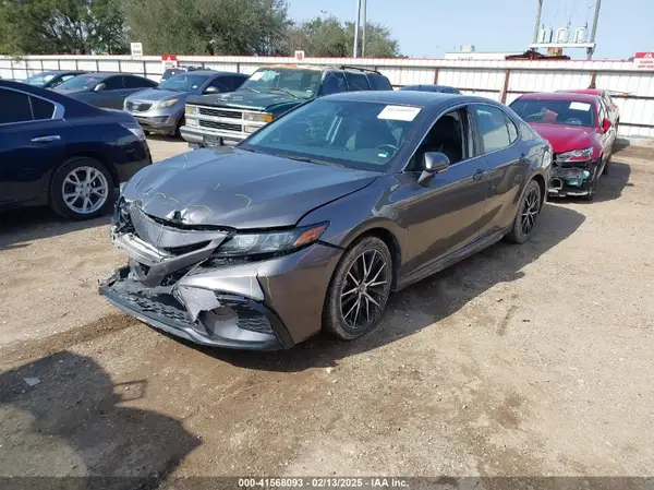 4T1G11AK5NU070946 2022 TOYOTA CAMRY - Image 2