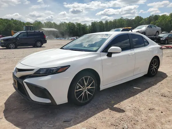 4T1G11AK5NU073202 2022 TOYOTA CAMRY - Image 1