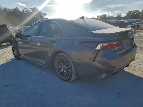 4T1G11AK5NU073930 2022 TOYOTA CAMRY - Image 2