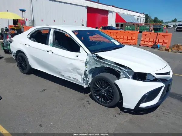 4T1G11AK5NU075077 2022 TOYOTA CAMRY - Image 1
