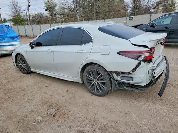4T1G11AK5NU499679 2022 TOYOTA CAMRY - Image 2