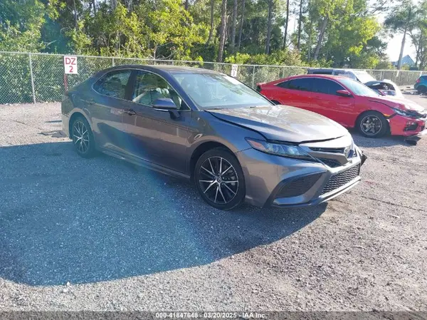 4T1G11AK5NU620307 2022 TOYOTA CAMRY - Image 1