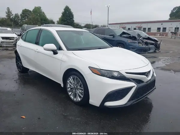 4T1G11AK5NU624437 2022 TOYOTA CAMRY - Image 1