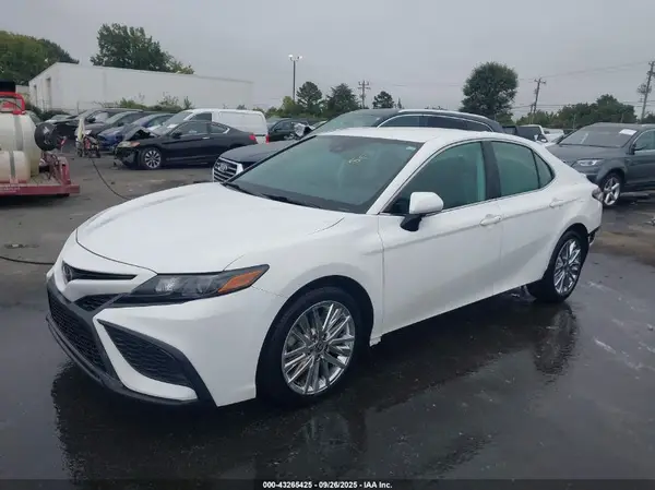 4T1G11AK5NU624437 2022 TOYOTA CAMRY - Image 2
