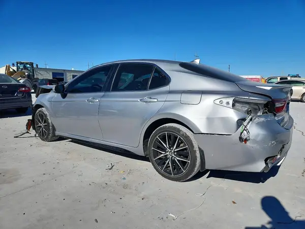 4T1G11AK5NU624566 2022 TOYOTA CAMRY - Image 2