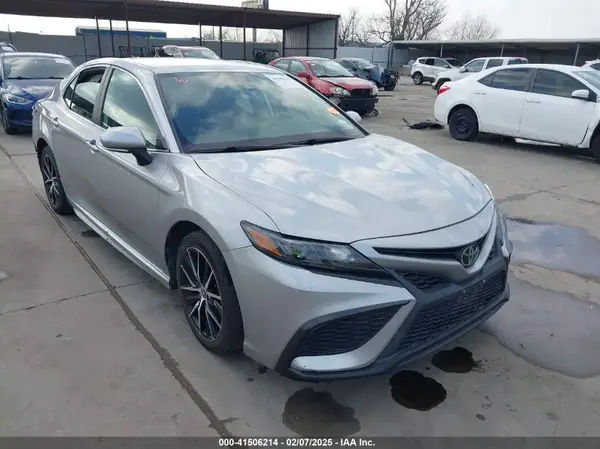 4T1G11AK5NU625216 2022 TOYOTA CAMRY - Image 1