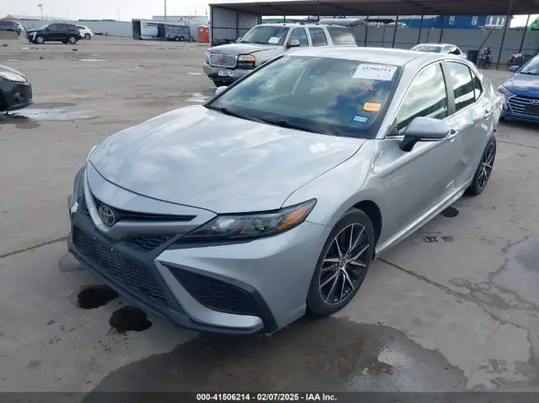4T1G11AK5NU625216 2022 TOYOTA CAMRY - Image 2