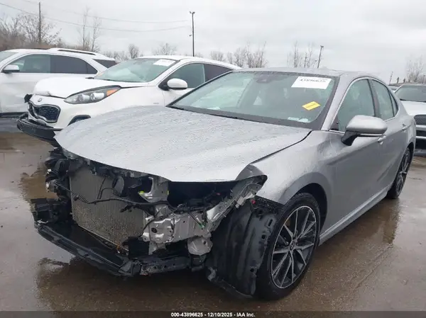 4T1G11AK5NU626186 2022 TOYOTA CAMRY - Image 2