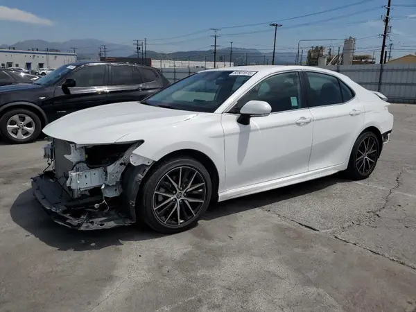 4T1G11AK5NU628827 2022 TOYOTA CAMRY - Image 1