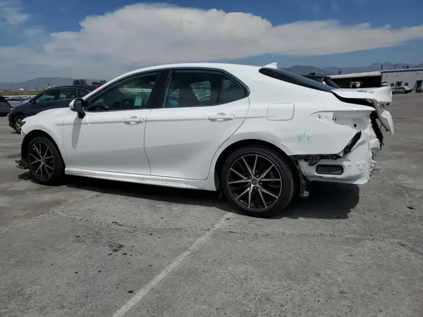 4T1G11AK5NU628827 2022 TOYOTA CAMRY - Image 2
