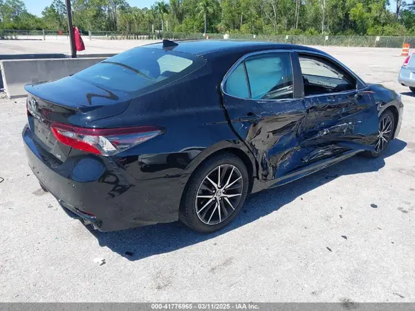 4T1G11AK5NU629444 2022 TOYOTA CAMRY - Image 2
