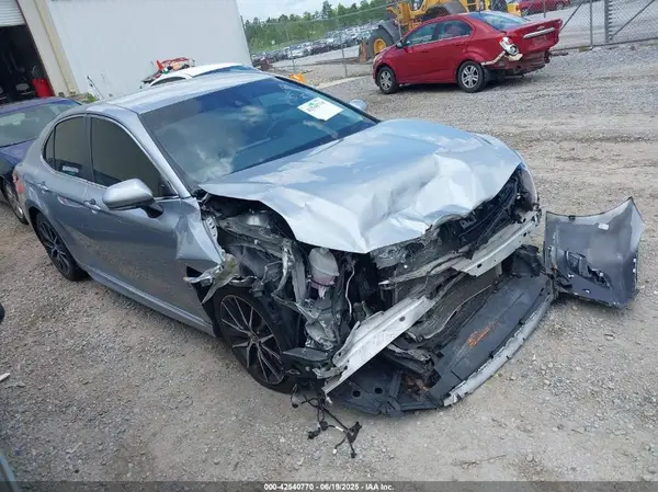 4T1G11AK5NU630268 2022 TOYOTA CAMRY - Image 1