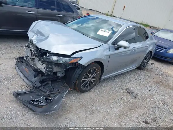 4T1G11AK5NU630268 2022 TOYOTA CAMRY - Image 2