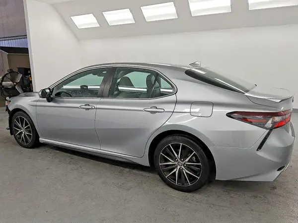 4T1G11AK5NU630836 2022 TOYOTA CAMRY - Image 2