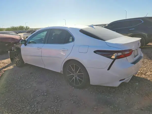 4T1G11AK5NU631226 2022 TOYOTA CAMRY - Image 2