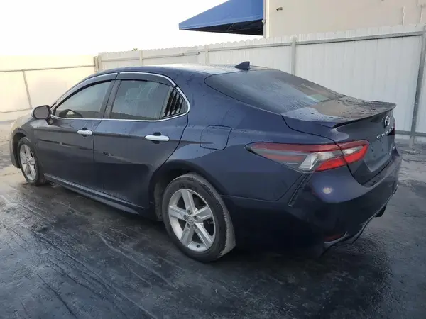 4T1G11AK5NU631324 2022 TOYOTA CAMRY - Image 2